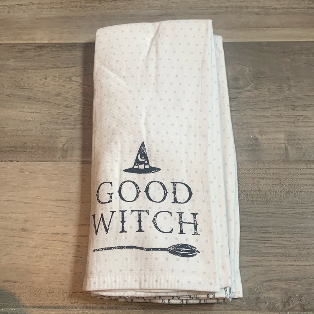 NWOT Cynthia Rowley Curious Halloween 3 Set of Kitchen Towels.